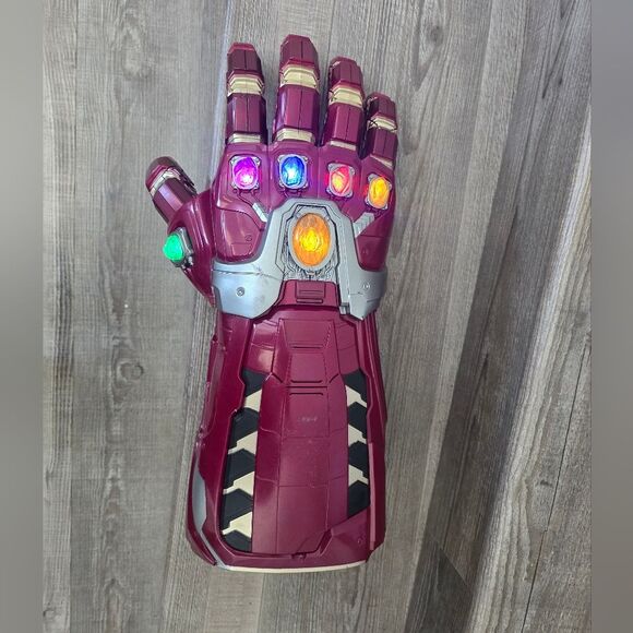 Marvel Thanos end game power Gauntlet automated, lights up - Picture 1 of 11